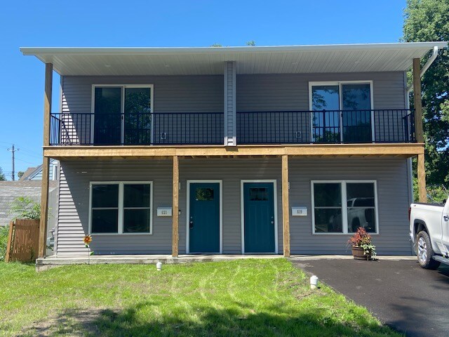 Building Photo - 619 4th Ave SE