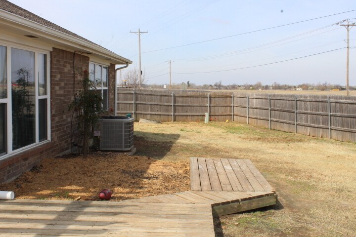 Building Photo - 505 SW 149th Pl