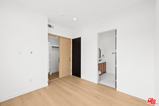 Building Photo - 2326 S Dunsmuir Ave