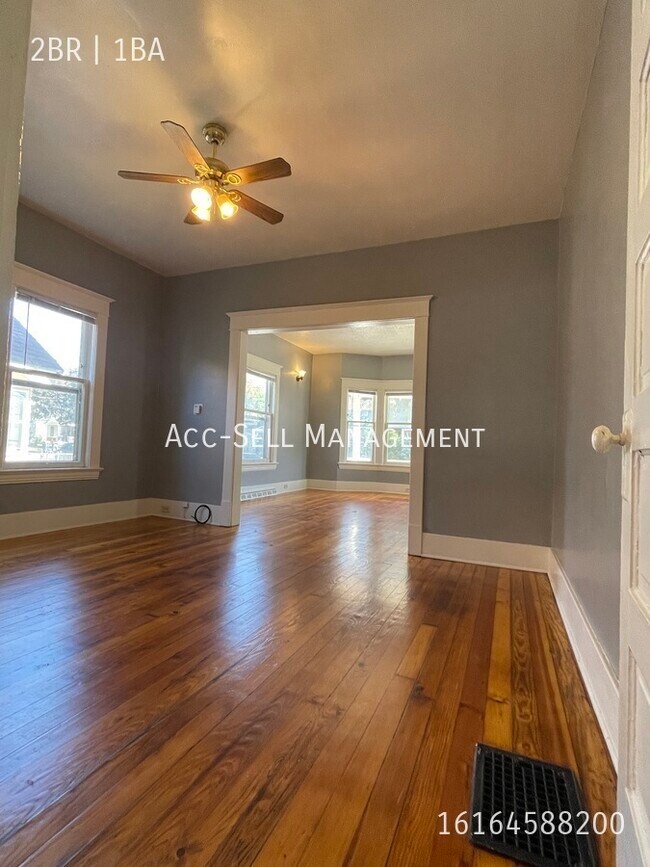 Building Photo - 319 Lane