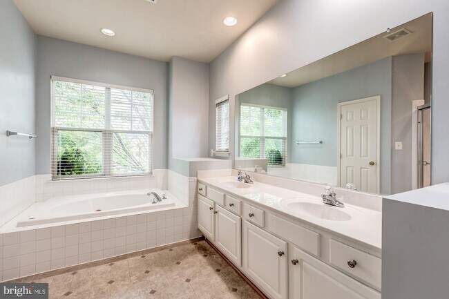 Building Photo - 8844 Song Sparrow Dr