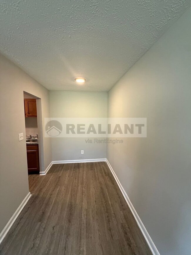 Building Photo - 2082 Fairmont Ct