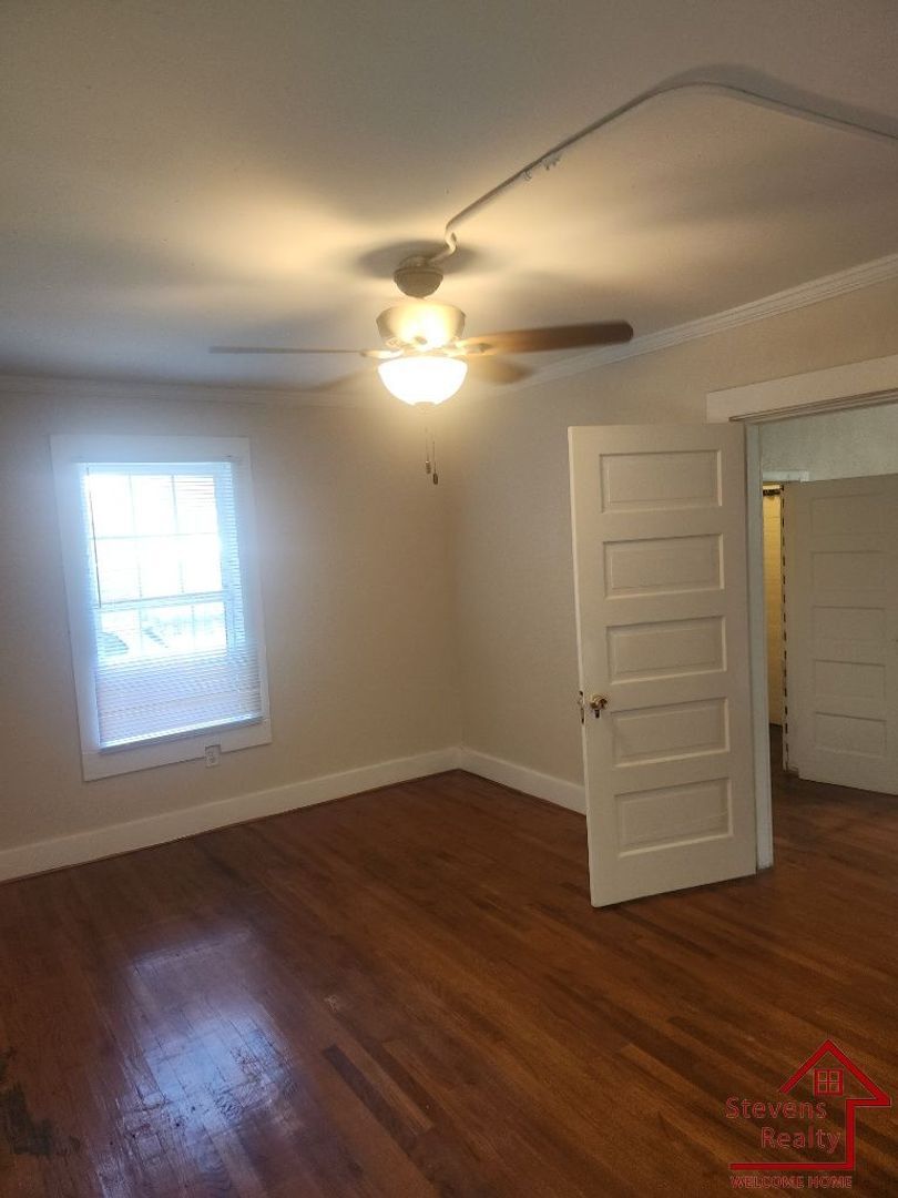 Building Photo - 117 N Main St