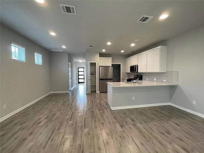Building Photo - 2205 Arendale Dr
