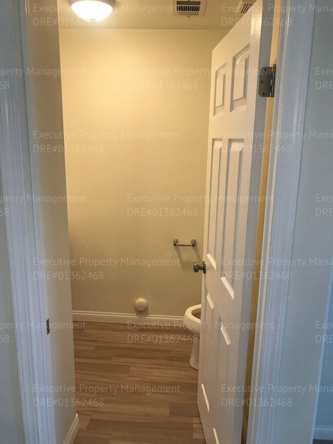 Building Photo - Bluehorse Townhomes