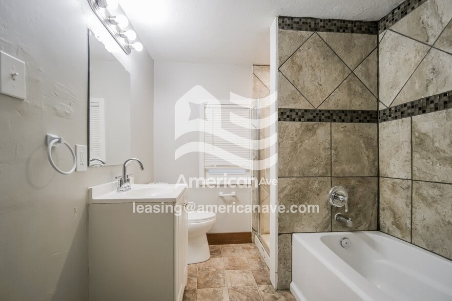 Building Photo - 247 Goodview Ave