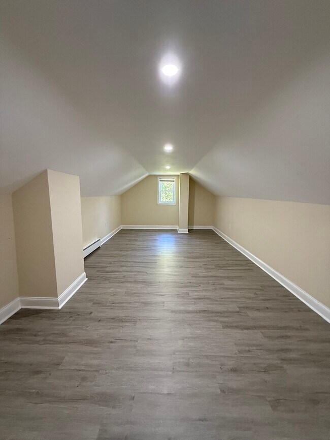 Building Photo - 428 3rd Ave