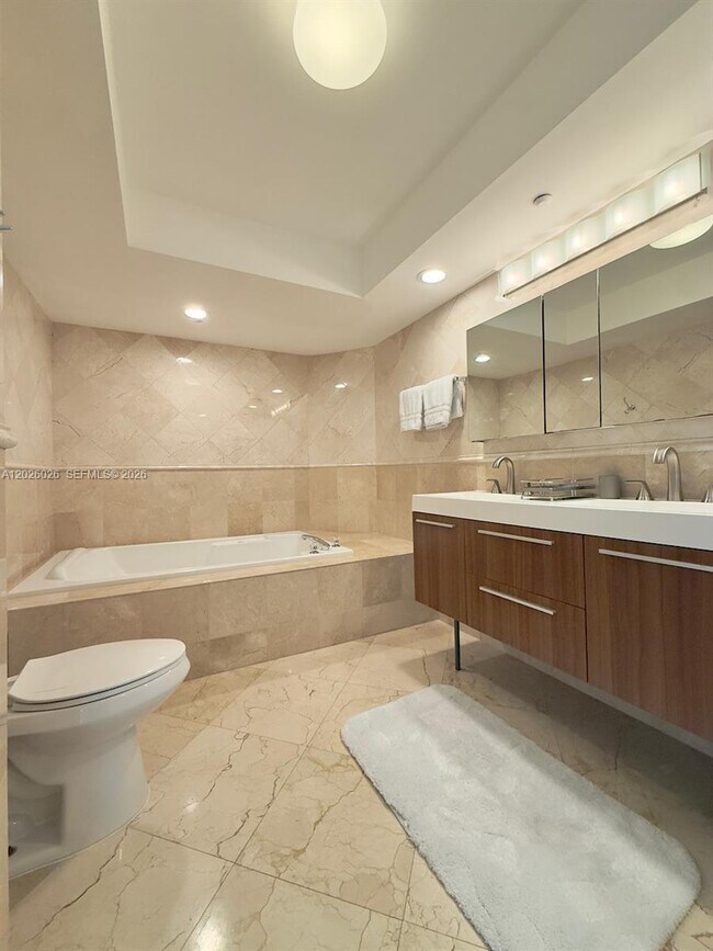 Building Photo - 16400 Collins Ave
