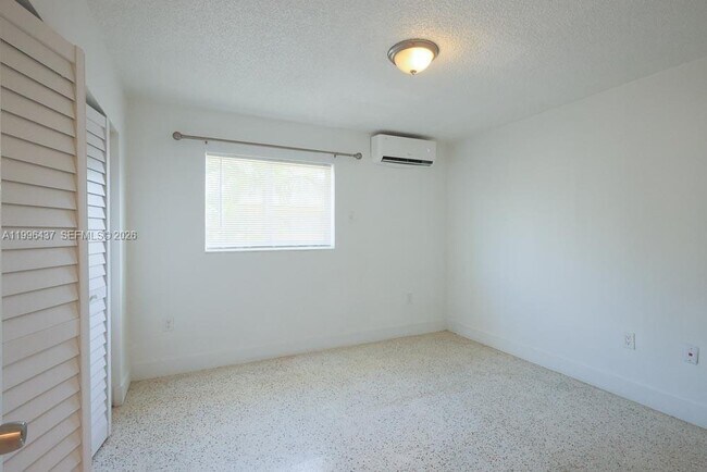 Building Photo - 3050 NW 21st Ave