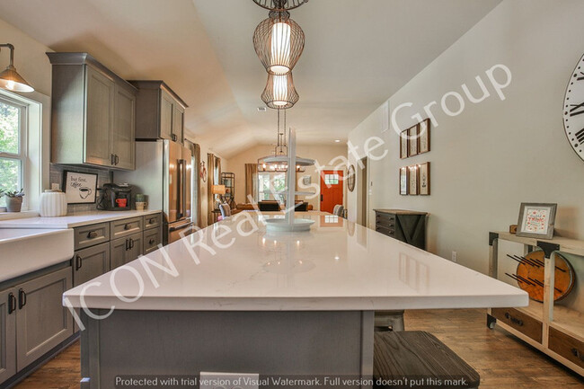 Building Photo - 3/2 Home on large lot in Woodstock