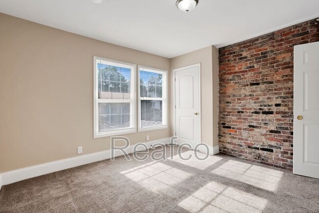 Building Photo - 448 N Champion Ave