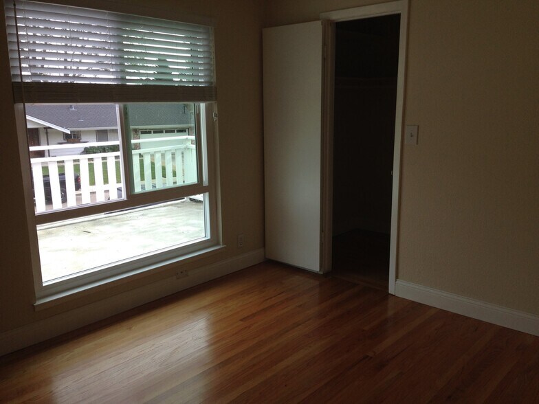 Building Photo - 115 Medinah Pl