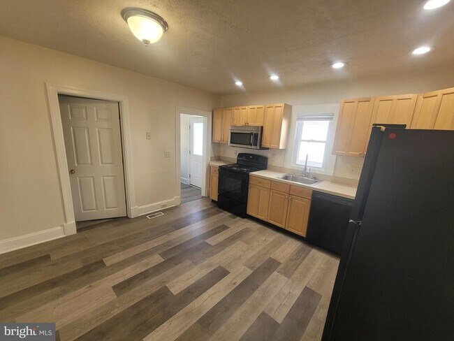 Building Photo - 48 Webster St