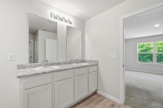 Building Photo - 5367 Peach Dr