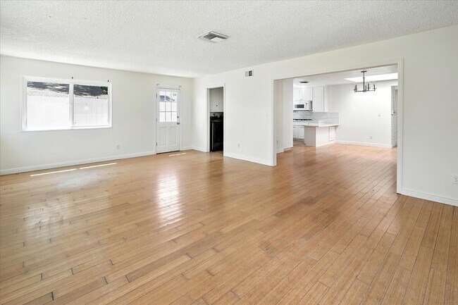 Building Photo - 8846 Laramie Ave