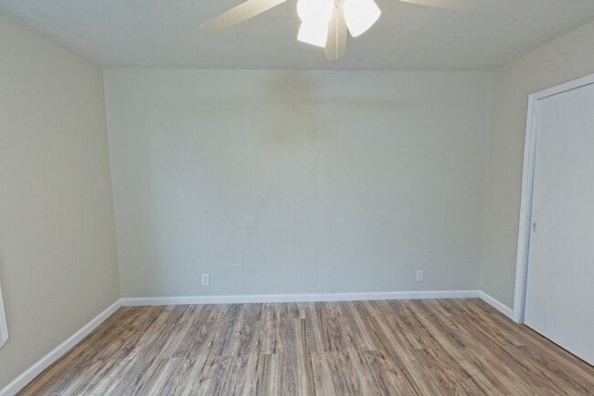 Building Photo - 1613 M Pl