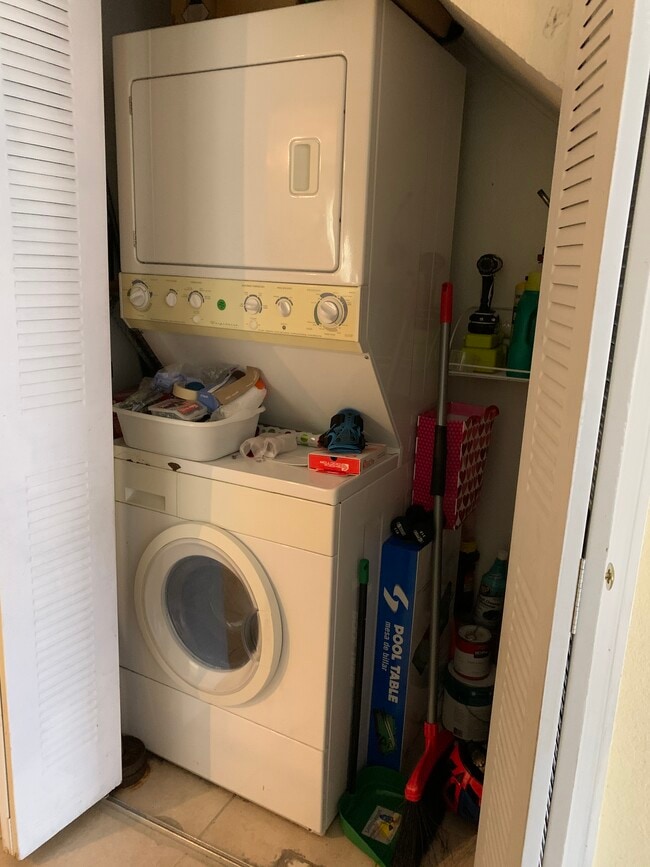 Building Photo - 8650 SW 109th Ave