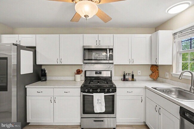 Building Photo - 300G Tall Pines Ct
