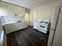 Building Photo - 240 N Irving Ave