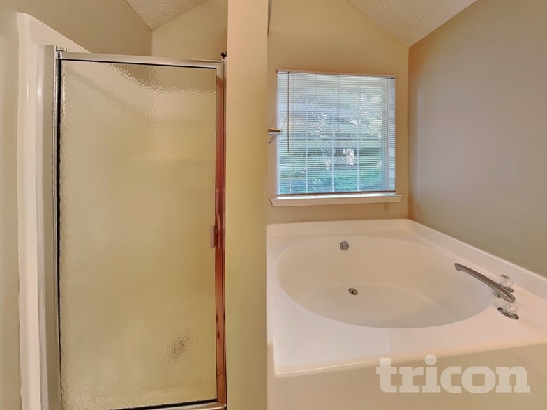 Building Photo - 50 Tufts Cir