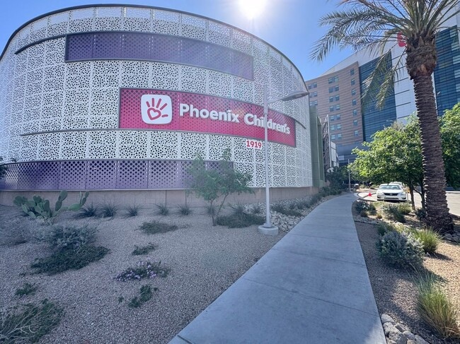 Building Photo - 2Bed/1Bath House at AZ-51/Thomas Rd! -- NO HOA! FENCED-IN YARD! -- NO APPLICATION FEE!