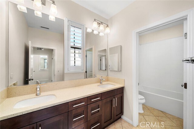 Building Photo - 206 Bancroft