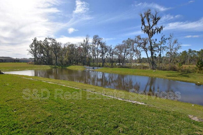 Building Photo - 1940 Red Loop