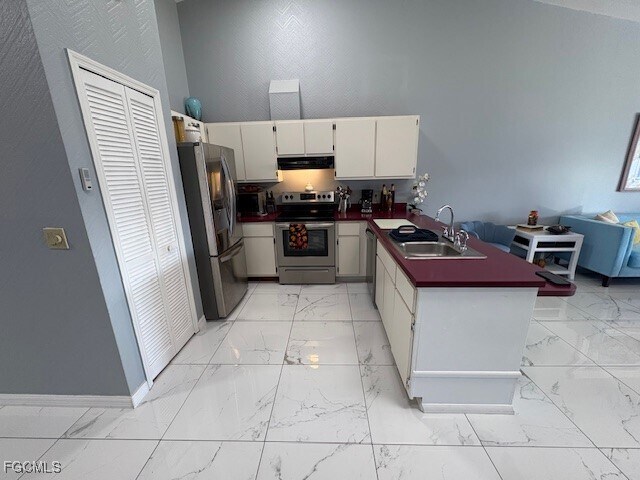 Building Photo - 1939 Santa Barbara Blvd