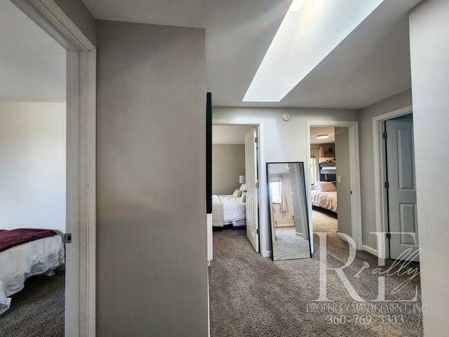 Building Photo - Elegant Silverdale Home with Private Backyard Oasis