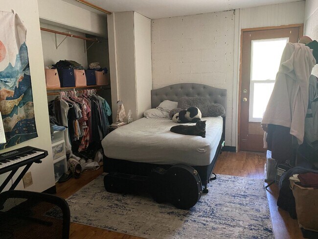 Building Photo - 1BR/1BA West Campus - Short distance to Mi...