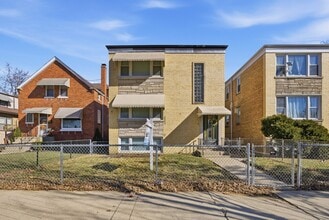 Building Photo - 2705 N Sayre Ave