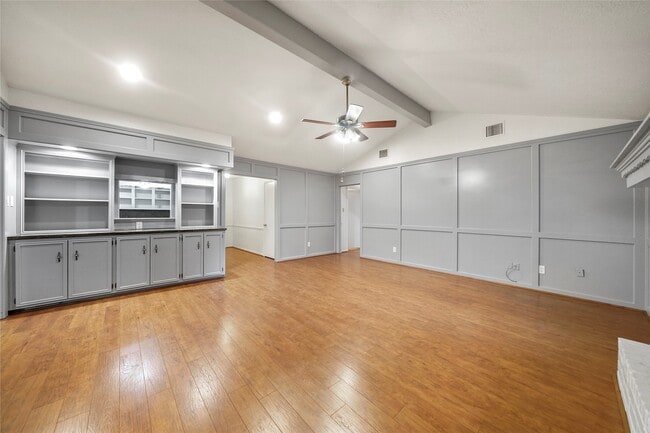 Building Photo - 523 S Rivershire Dr