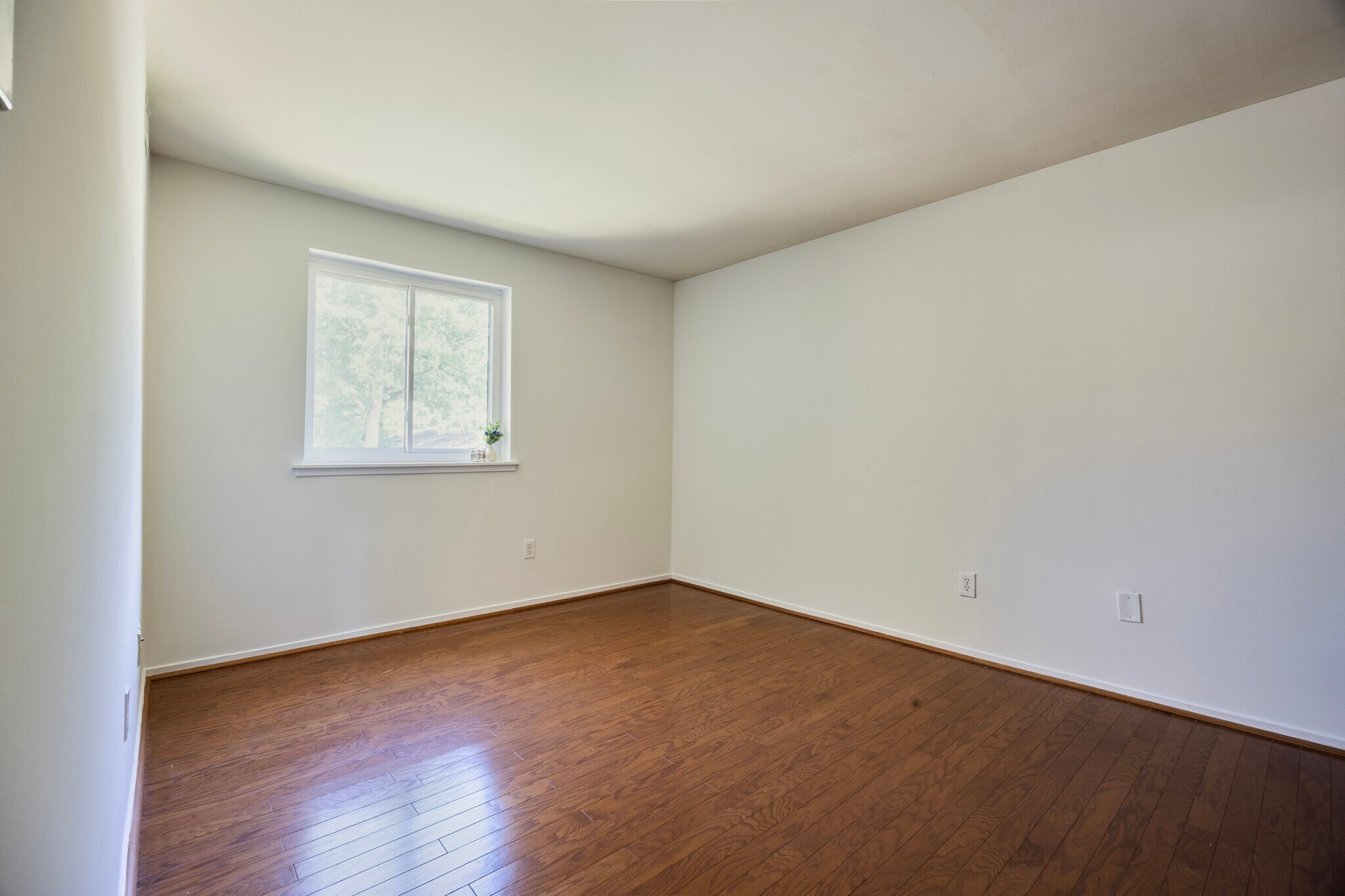 Building Photo - 1643 Parkcrest Cir