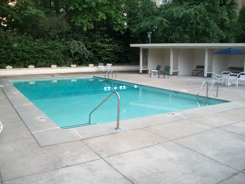 Community Pool - 2965 Pharr Court South NW