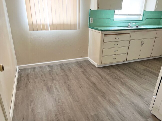 Building Photo - 2007-2009 N Teilman Ave