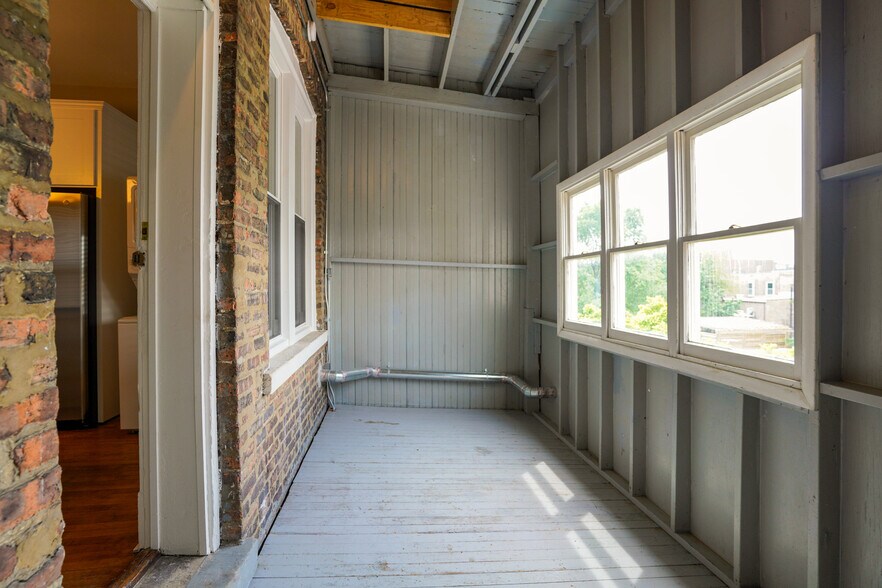 Building Photo - 836 N Maplewood Ave