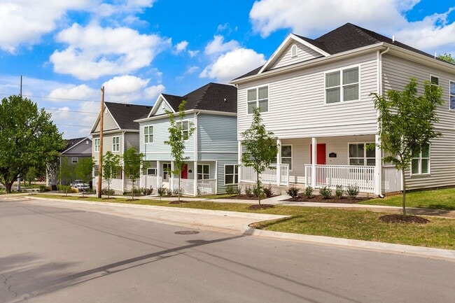 Primary Photo - *$500 GIFT CARD With 12 Month Lease* Whith...
