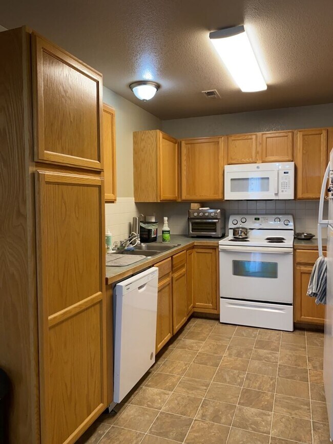 Building Photo - 3 Bed, 2 Bath Duplex in West Fort Collins close to Foothills