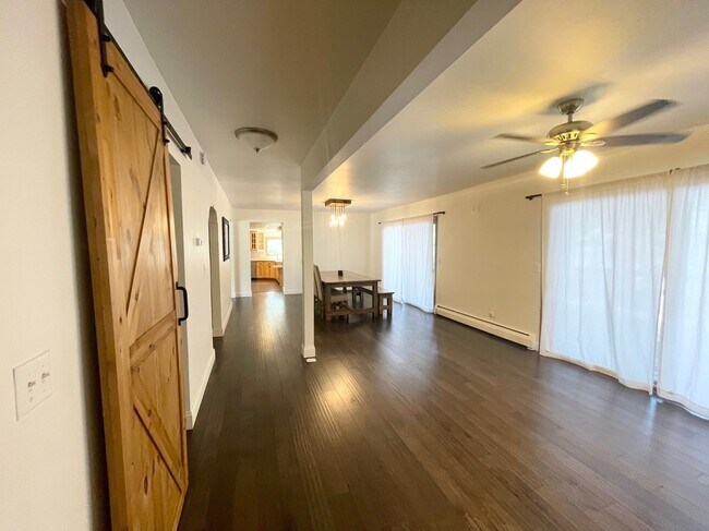 Building Photo - 3010 Fairview Rd SW