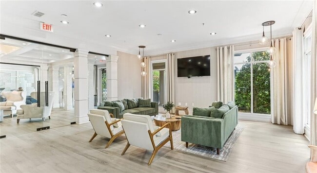 Building Photo - 2910 Clairmont Rd