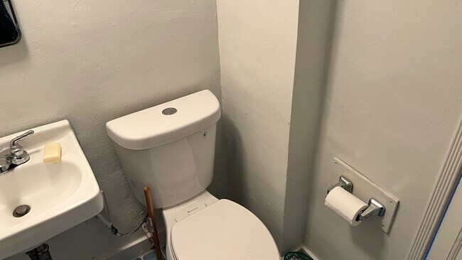 new toilet - 1472 Silverwood Dr