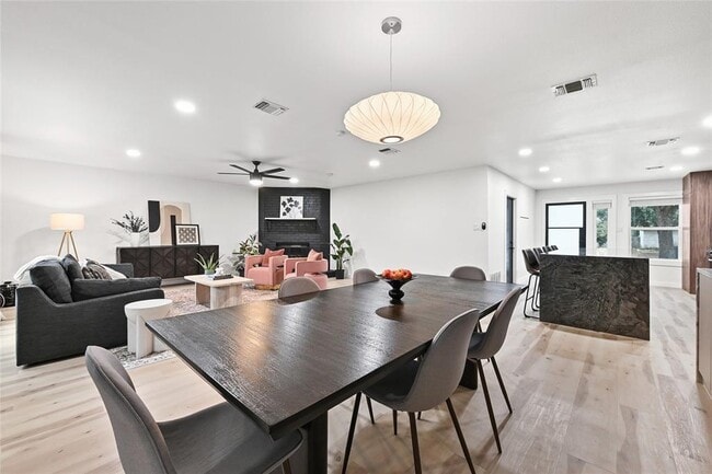 Building Photo - 6906 Lunar Dr