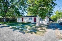 Building Photo - Cute and Cozy Updated Duplex in Kennewick ...