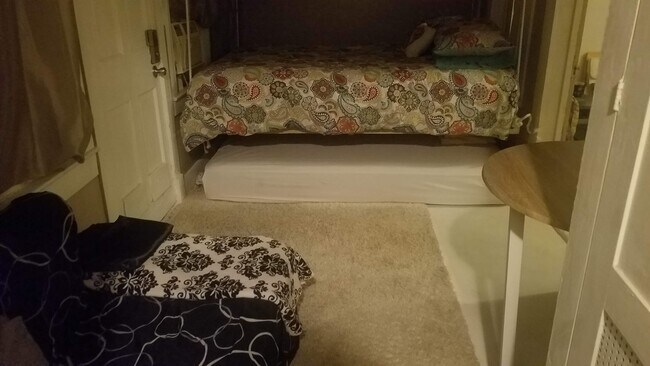 Building Photo - 2223 E Commerce St