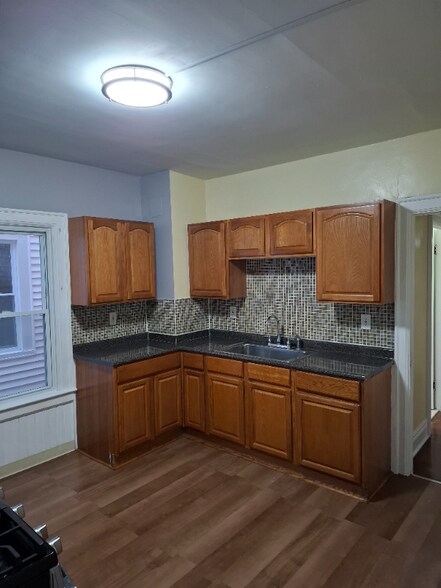 Building Photo - 31 Auchinvole Ave