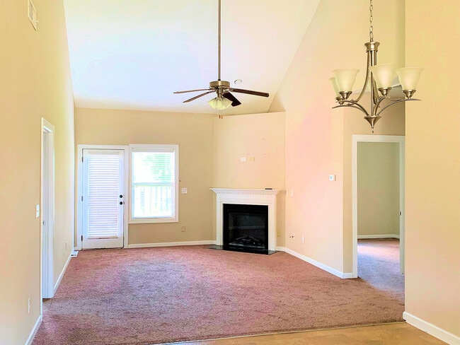 Building Photo - 925 Erika Ln