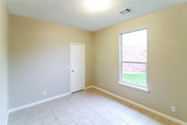 Building Photo - 1628 War Horse Ln