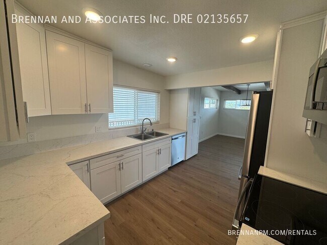Building Photo - 330 Lento Ln