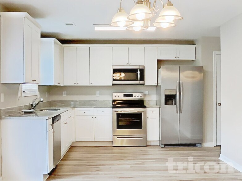 Building Photo - 485 McGiboney Ln