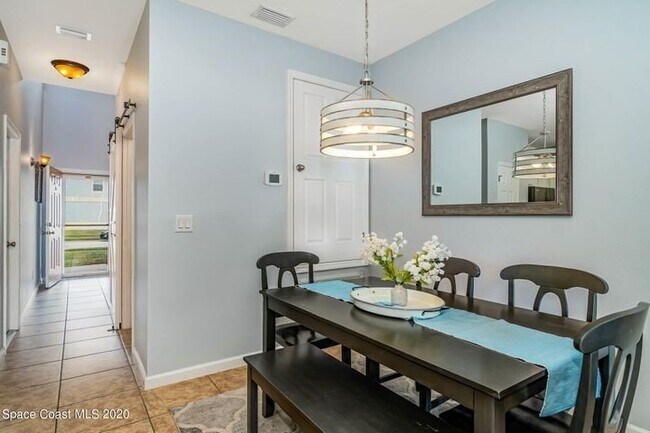 Building Photo - End Unit in Lake Washington Townhomes!!